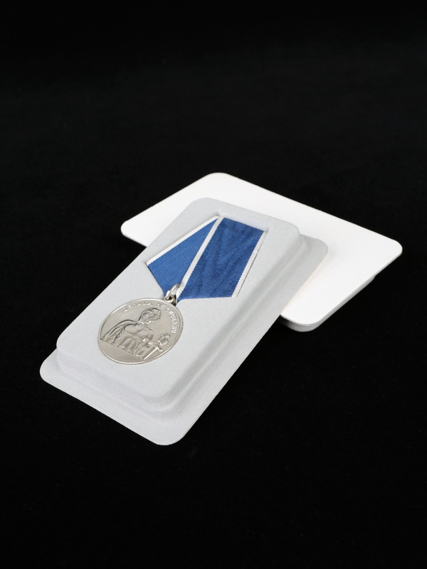 Сувенирная упаковка (60х100х20 мм) под медаль РФ d-32 мм. Спецпредложение, серый  Сувенирная упаковка (60х100х20 мм) под медаль РФ d-32 мм. Спецпредложение, серый