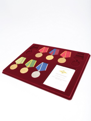 Планшет S (234х296х12 мм) на 8 медалей РФ d-32 мм и 1 удостоверение, тёмно-бордовый Планшет S (234х296х12 мм) на 8 медалей РФ d-32 мм и 1 удостоверение, тёмно-бордовый