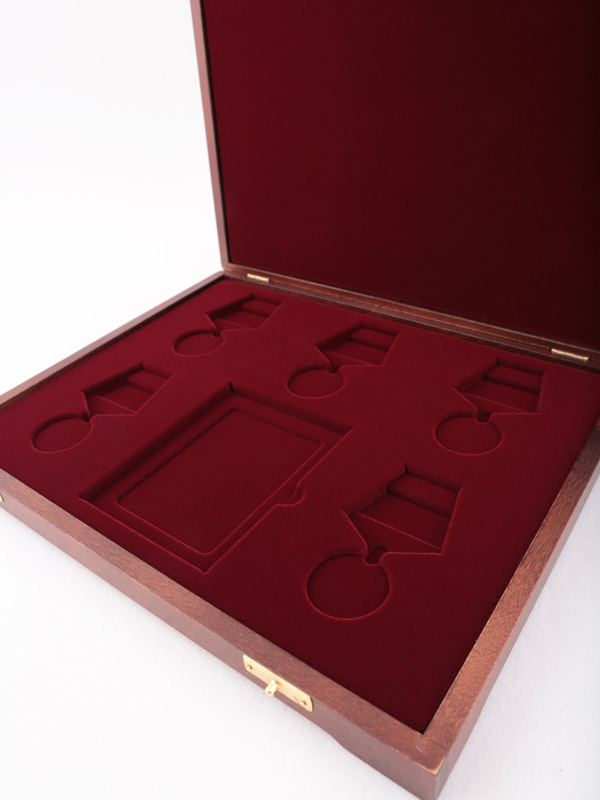  Футляр деревянный Vintage S (305х247х40 мм) на 5 медалей РФ d-32 мм и 1 удостоверение, тёмно-синий