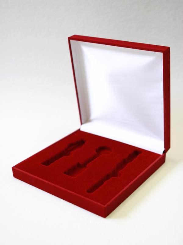 Футляр флокированный для женского набора 2