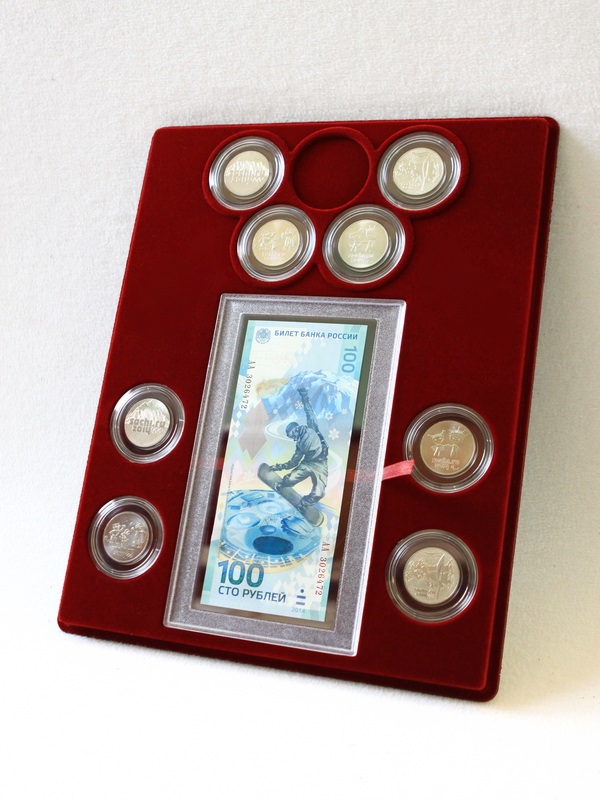 Планшет S (234х296х12 мм) для 1 банкноты Сочи-2014 в капсуле и 8 монет Сочи-2014 в капсулах (4 монеты располагаются в олимпийских кольцах), тёмно-бордовый  Планшет S (234х296х12 мм) для 1 банкноты Сочи-2014 в капсуле и 8 монет Сочи-2014 в капсулах (4 монеты располагаются в олимпийских кольцах), тёмно-бордовый