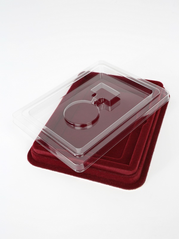  Сувенирная упаковка (110х139х22 мм) под медаль на квадро колодке (в крышке) и удостоверение (81х112х6 мм). Тип 7, тёмно-бордовый