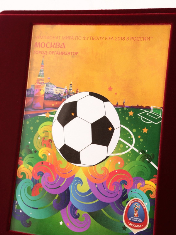 Планшет S (234х296х12 мм) для 3 монет 25 рублей и 3 монет 25 рублей в блистере «Футбол 2018» + Открытка. Москва, тёмно-бордовый  Планшет S (234х296х12 мм) для 3 монет 25 рублей и 3 монет 25 рублей в блистере «Футбол 2018» + Открытка. Москва, тёмно-бордовый