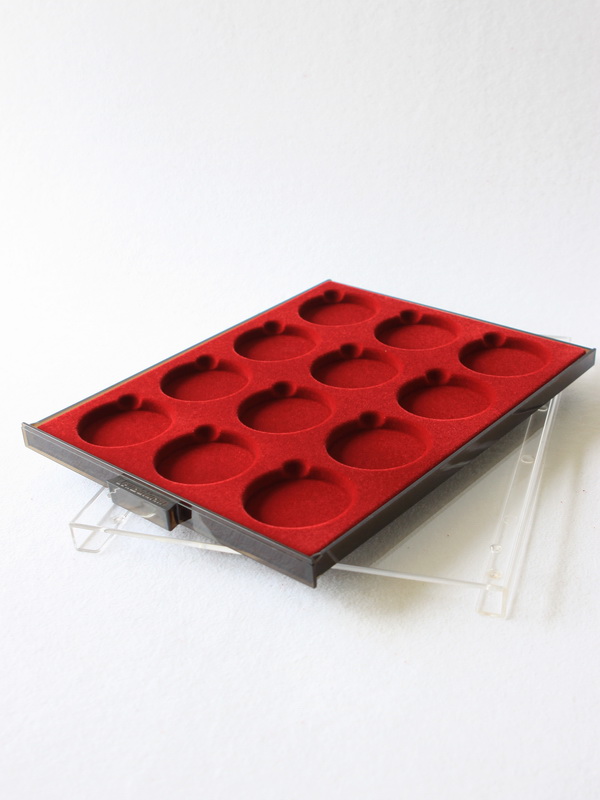  Кассета МВ для 12 монет в капсулах d-58 мм, светло-бордовый