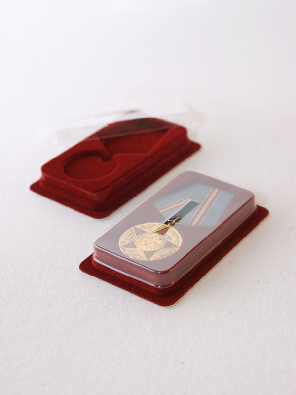  Сувенирная упаковка (60х100х20 мм) под медаль РФ d-37 мм, тёмно-синий