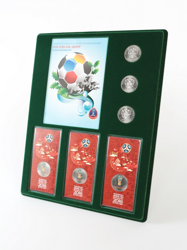 Планшет S (234х296х12 мм) для 3 монет 25 рублей и 3 монет 25 рублей в блистере «Футбол 2018» + Открытка. Ростов-на-Дону Планшет S (234х296х12 мм) для 3 монет 25 рублей и 3 монет 25 рублей в блистере «Футбол 2018» + Открытка. Ростов-на-Дону