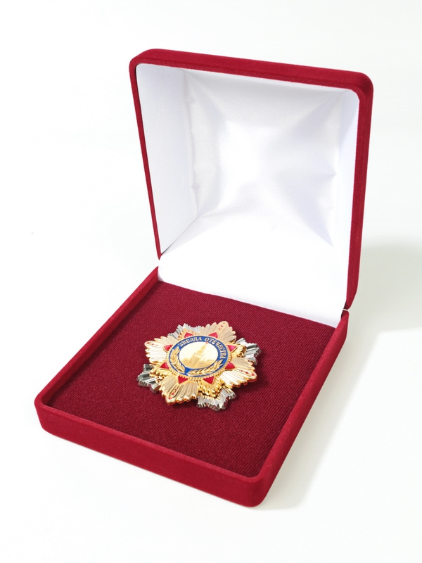 Футляр (120х131х50 мм) с поролоновой вставкой, светло-бордовый