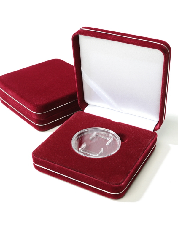 Футляр замшевый (92х92х34 мм) для 1 монеты в капсуле (диаметр 46 мм), логотип Банк России, тёмно-бордовый/персонализация
