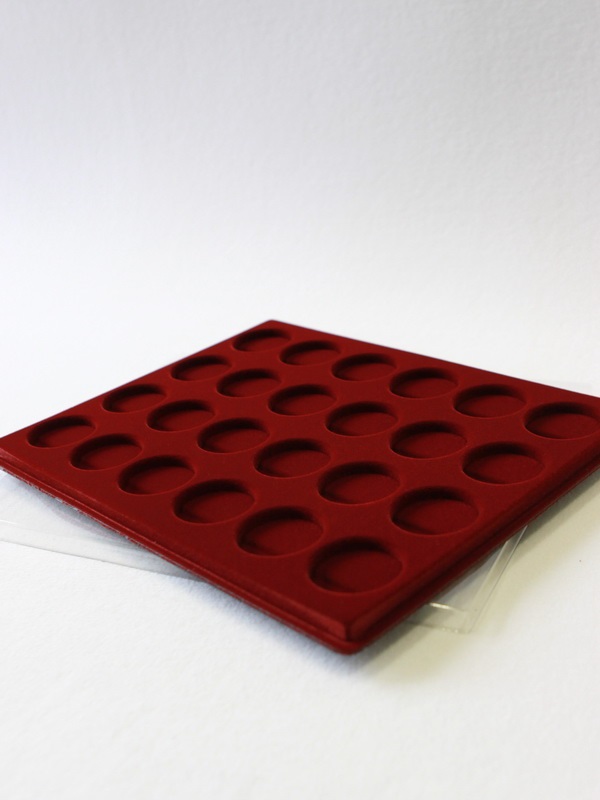 Планшет S (234х296х12 мм) для 24 монет в капсулах CAPS 34 Leuchtturm. Диаметр ячейки 40 мм, тёмно-бордовый  Планшет S (234х296х12 мм) для 24 монет в капсулах CAPS 34 Leuchtturm. Диаметр ячейки 40 мм, тёмно-бордовый