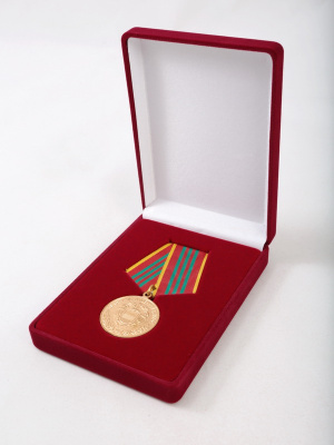 Футляр (90х124х32 мм) под медаль РФ d-32 мм с пятиугольной колодкой, светло-бордовый  Футляр (90х124х32 мм) под медаль РФ d-32 мм с пятиугольной колодкой, светло-бордовый