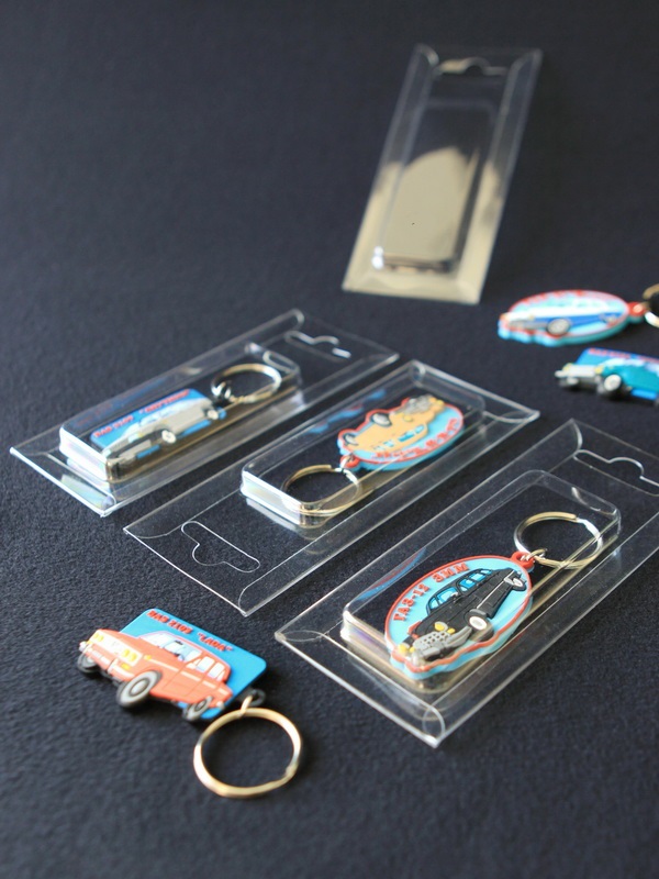 Блистер с загибом краев под брелки