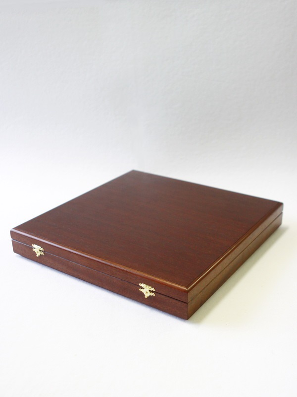 Деревянный футляр для индивидуальной коллекции монет