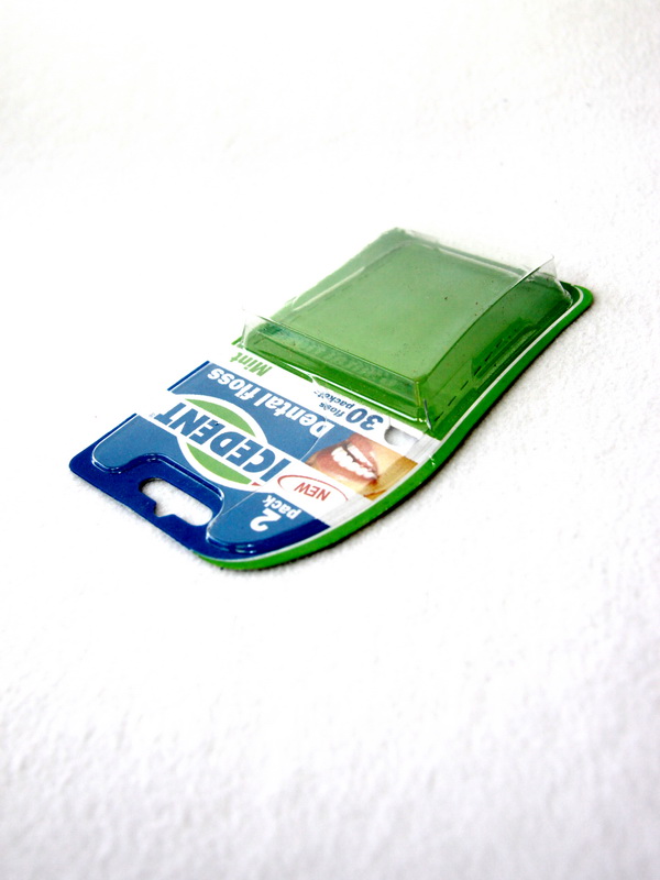 Блистер с приваркой для зубной нити