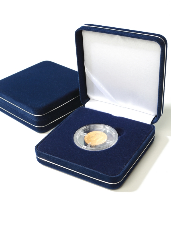 Футляр замшевый (92х92х34 мм) для 1 монеты в капсуле (диаметр 44 мм), логотип Банк России, тёмно-синий/персонализация