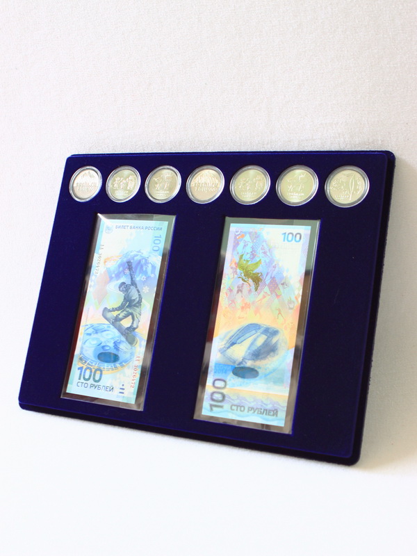 Планшет S (234х296х12 мм) для 2 банкнот Сочи-2014 в чехлах и 7 монет Сочи-2014 в капсулах Leuchtturm (диаметр 33 мм), тёмно-синий  Планшет S (234х296х12 мм) для 2 банкнот Сочи-2014 в чехлах и 7 монет Сочи-2014 в капсулах Leuchtturm (диаметр 33 мм), тёмно-синий