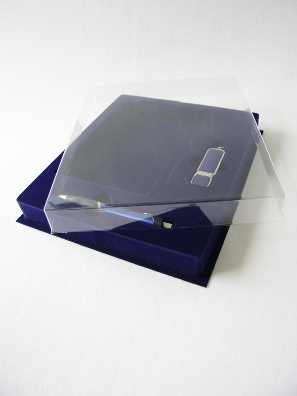 Сувенирная упаковка для бизнес набора (ежедневник, ручка и флешка). Вид 1