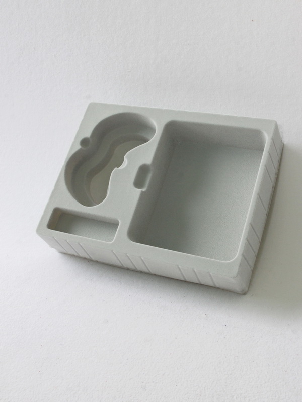 Флокированный ложемент под электронный прибор, сумку и провода