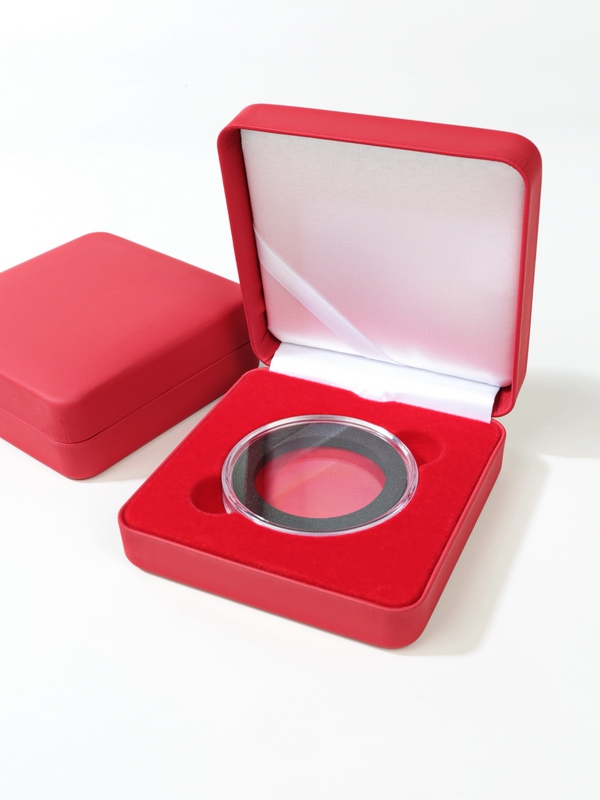 Футляр из искусственной кожи (92х92х36 мм) для 1 монеты в капсуле (диаметр 58 мм), красный