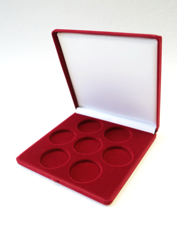  Футляр (165х165х27 мм) на 7 монет в капсулах (диаметр 44 мм), светло-бордовый