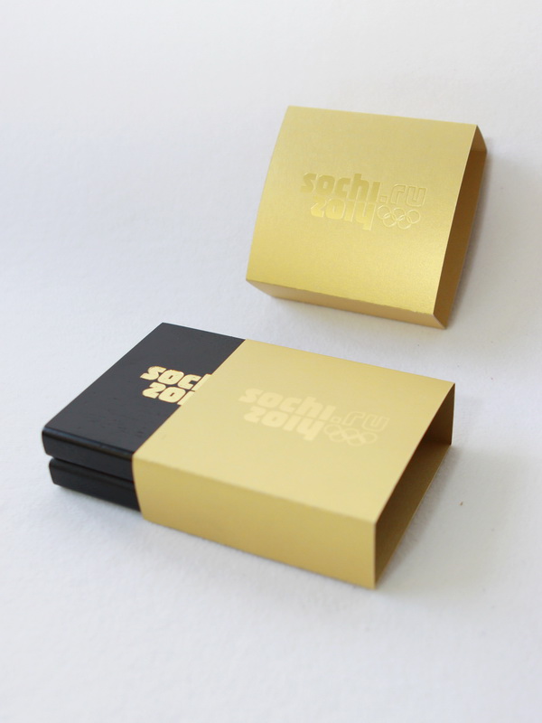 Деревянный футляр (90х95х31 мм) для монеты в капсуле. Золото