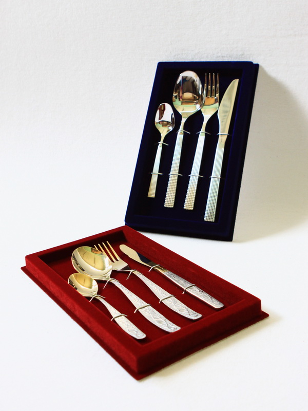  Сувенирная упаковка под набор из 4-х столовых предметов (145х255х32 мм), чёрный