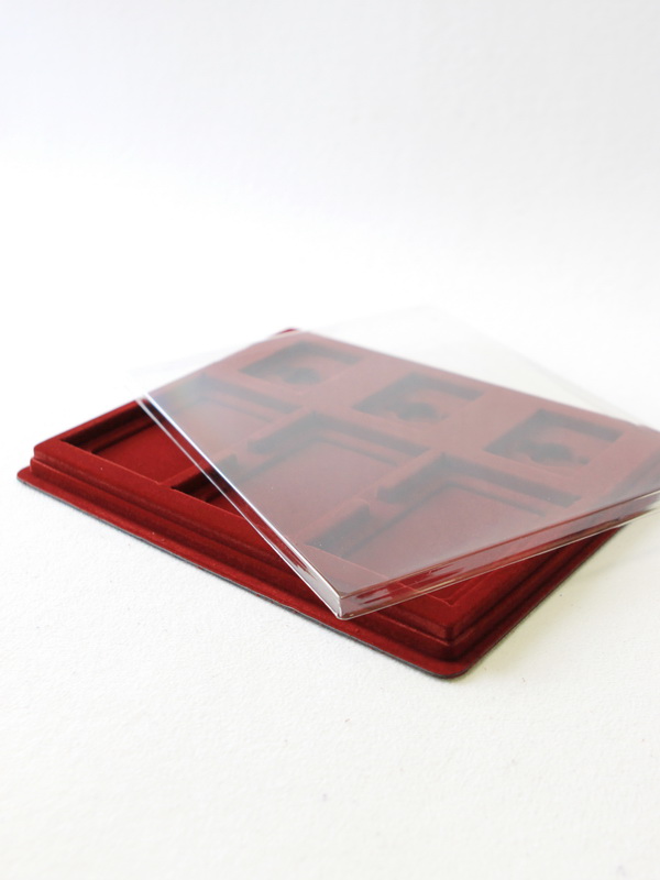 Планшет S (243х304х21 мм) на 3 ордена (с винтами) и 3 удостоверения, тёмно-бордовый