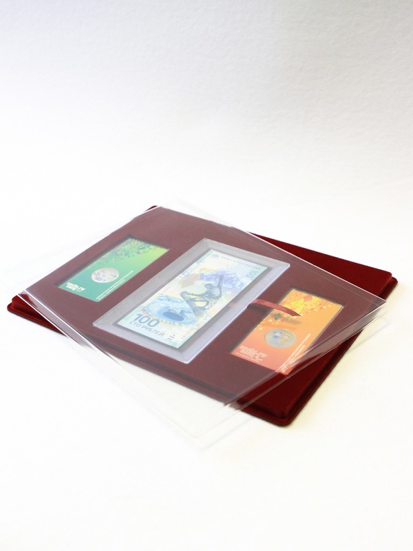Планшет S (234х296х12 мм) для 1 банкноты Сочи-2014 в капсуле и 2 монет Сочи-2014 в блистере, тёмно-бордовый  Планшет S (234х296х12 мм) для 1 банкноты Сочи-2014 в капсуле и 2 монет Сочи-2014 в блистере, тёмно-бордовый