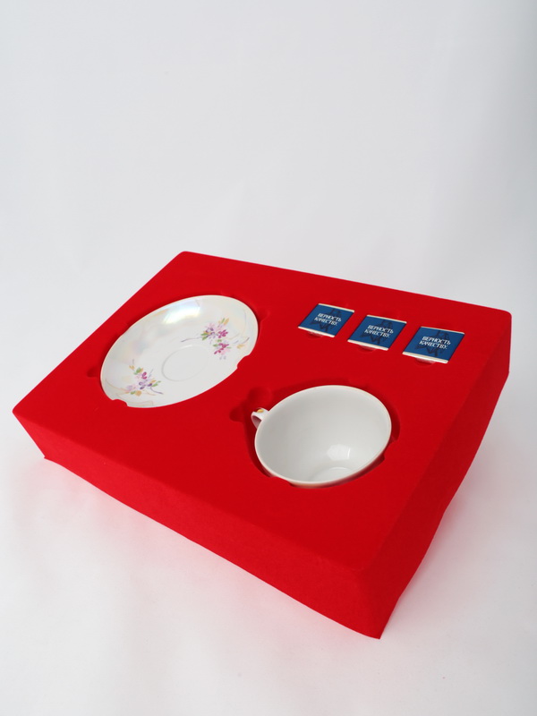 Флокированный ложемент в подарочный чемодан