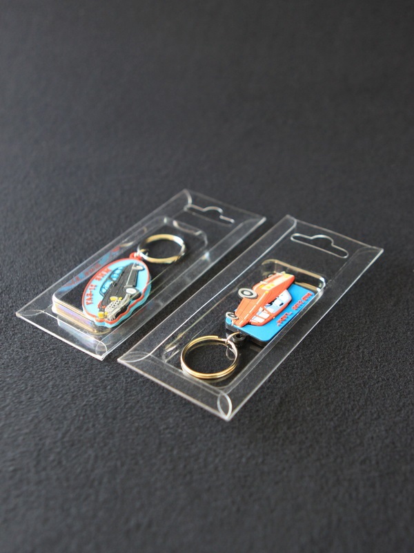 Блистер с загибом краев под брелки