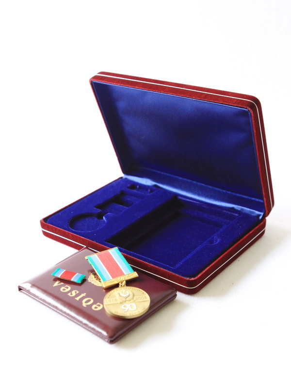 Футляр замшевый (182х128х34 мм) под медаль, фрачник и удостоверение. Вид 1