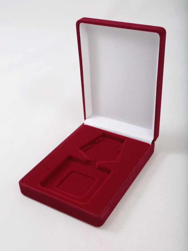  Футляр (90х124х32 мм) под орден на пятиугольной колодке, светло-бордовый