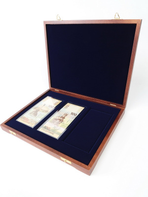 Футляр деревянный Vintage S (305х247х40 мм) для 3 банкнот в защитной обложке PREMIUM 160, тёмно-синий  Футляр деревянный Vintage S (305х247х40 мм) для 3 банкнот в защитной обложке PREMIUM 160, тёмно-синий