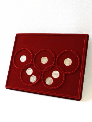 Планшет S (234х296х12 мм) для 7 Олимпийских монет Сочи-2014 без капсул (5 колец) Планшет S (234х296х12 мм) для 7 Олимпийских монет Сочи-2014 без капсул (5 колец)