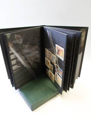 Альбом для марок (кляссер PREMIUM) + шубер. 16 листов (32 страницы) из чёрного картона с промежуточными прозрачными листами. Тёмно-зелёный. Leuchtturm, 326398