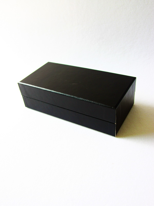 Флокированный ложемент для тюбиков