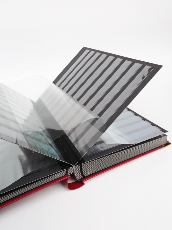 Альбом для марок (кляссер ROYAL). 30 листов (60 страниц) из чёрного картона с промежуточными прозрачными листами. Бордовый. Prinz, 6032