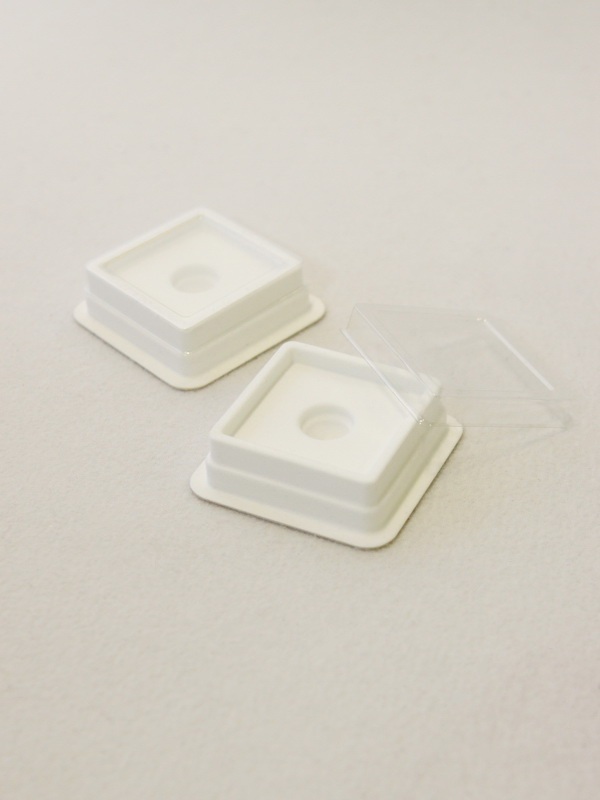  Сувенирная упаковка (59х59х19 мм) под значок на цанге, белый