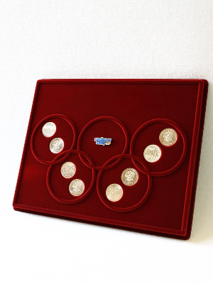 Планшет S (234х296х12 мм) для 8 Олимпийских монет Сочи-2014 без капсул (5 колец) Планшет S (234х296х12 мм) для 8 Олимпийских монет Сочи-2014 без капсул (5 колец)