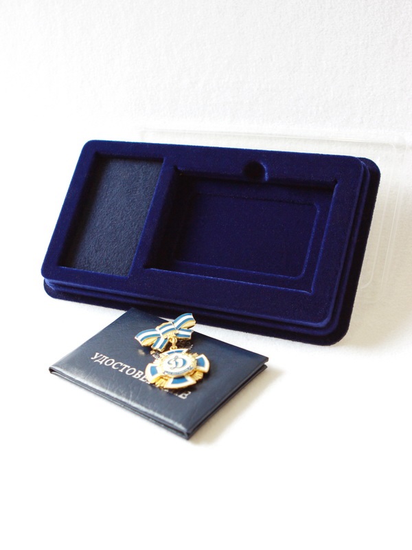  Сувенирная упаковка (201х114х20 мм) с поролоновой вставкой под универсальную медаль и горизонтальное удостоверение (65х100х10 мм), тёмно-бордовый