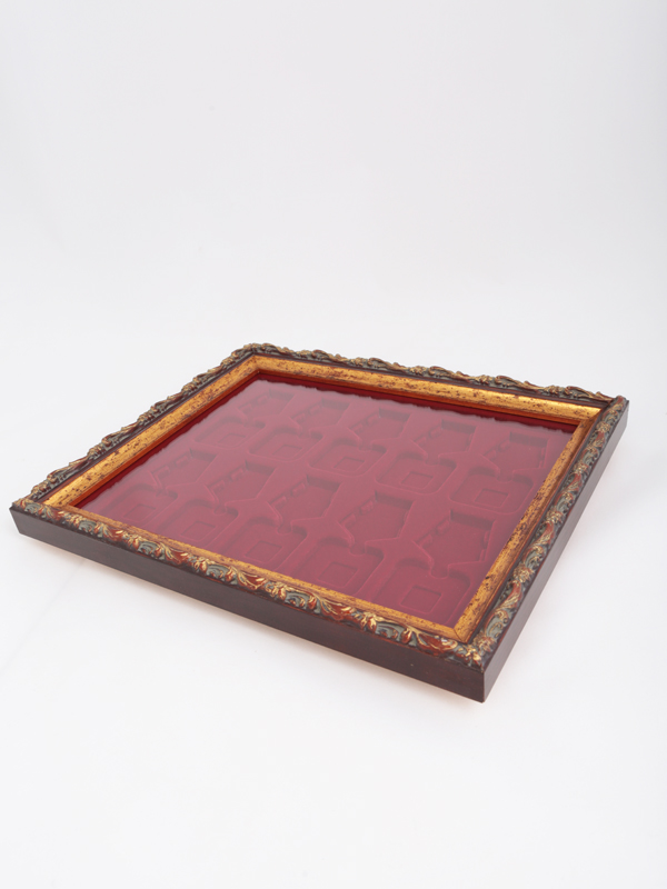  Багетная рамка S серии «Барокко» (золото) на 10 орденов с пятиугольной колодкой, тёмно-синий