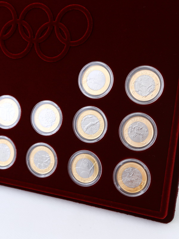  Планшет S (234х296х12 мм) для 16 монет серии «XXXI Летние Олимпийские игры 2016 года в Рио-де-Жанейро». Монеты в капсулах Leuchtturm, тёмно-бордовый