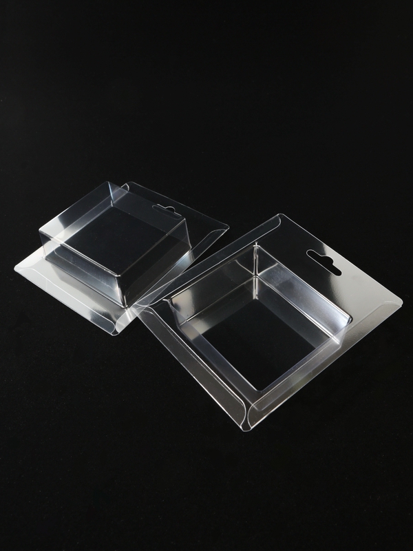 Блистер с загибом краев под изделие 85х74х29 мм. Тип 18