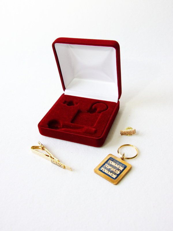 Футляр флокированный (92х92х40)  под брелок, зажим для галстука и значок