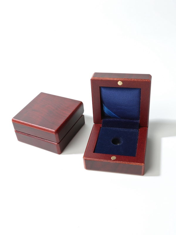 Деревянный футляр (60х60х32 мм) под значок, тёмно-синий