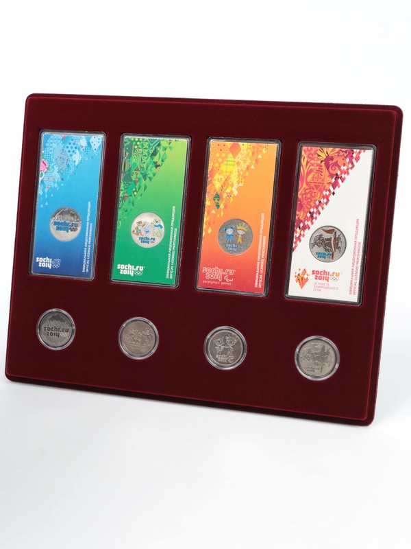  Планшет S (234х296х12 мм) для 4 обычных монет 25 рублей в капсулах Leuchtturm и 4 цветных монет 25 рублей в блистере, тёмно-бордовый