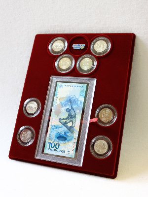 Планшет S (234х296х12 мм) для 1 банкноты Сочи-2014 в капсуле и 8 монет Сочи-2014 в капсулах (4 монеты располагаются в олимпийских кольцах) Планшет S (234х296х12 мм) для 1 банкноты Сочи-2014 в капсуле и 8 монет Сочи-2014 в капсулах (4 монеты располагаются в олимпийских кольцах)