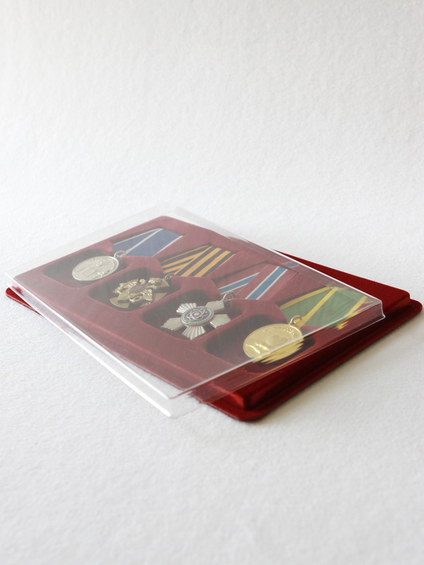 Планшет M (146х236х12 мм) на 4 ордена с пятиугольной колодкой, тёмно-бордовый