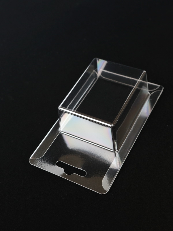 Блистер с загибом краев под изделие 56х74х32 мм. Тип 11