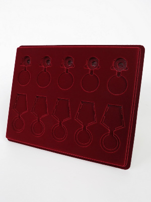 Планшет S (243х304х21 мм) для 5 медалей на прямоугольных колодках «За отвагу» и 5 медалей РФ d-37 мм с пятиугольной колодкой Планшет S (243х304х21 мм) для 5 медалей на прямоугольных колодках «За отвагу» и 5 медалей РФ d-37 мм с пятиугольной колодкой