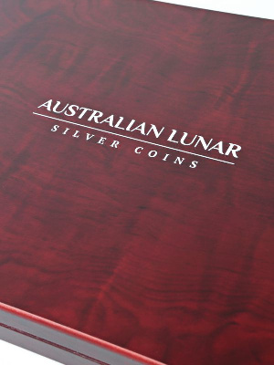 Нанесение логотипа Australian Lunar silver coins на футляр Volterra